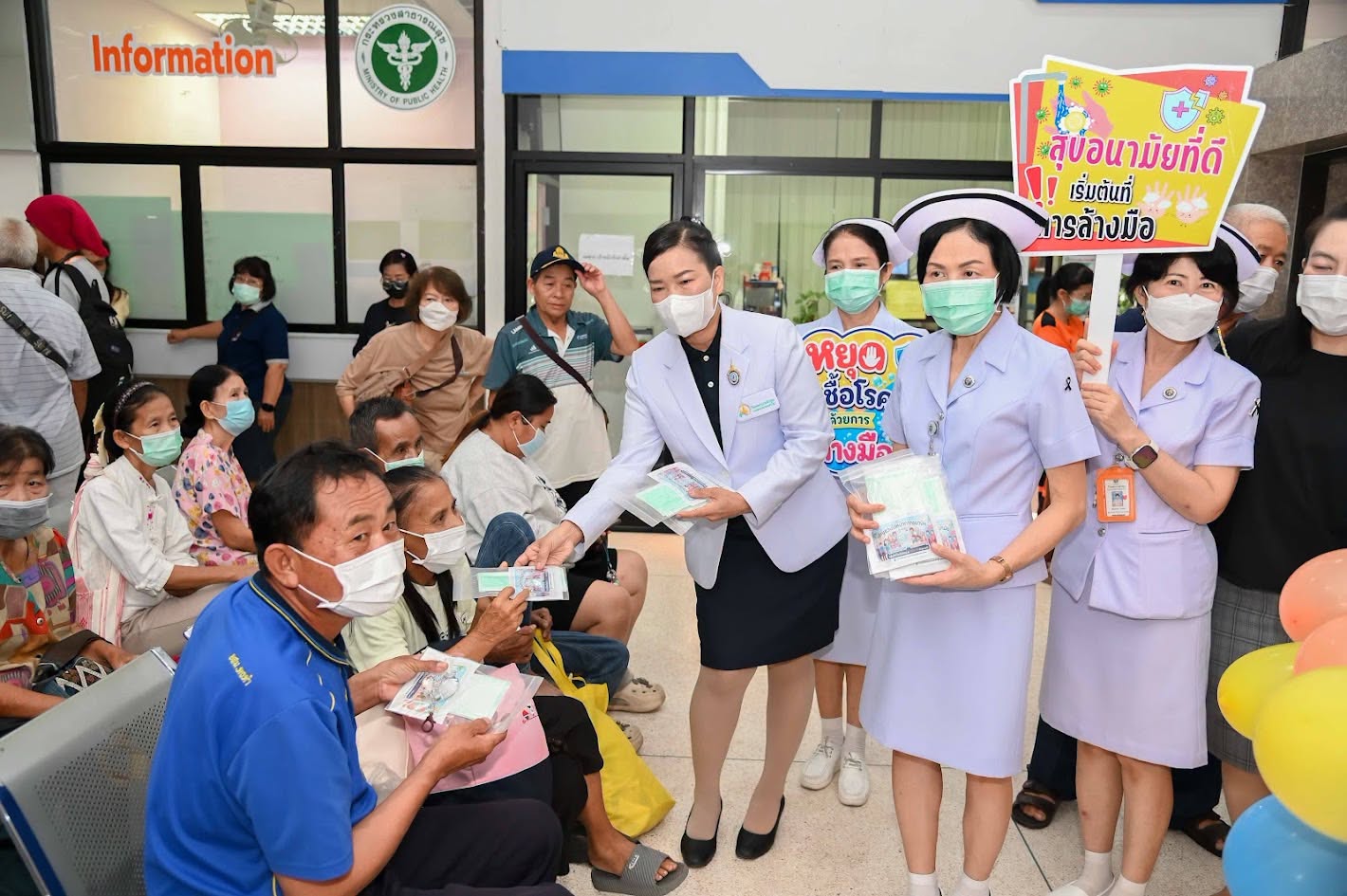 คณะกรรมการป้องกันและควบคุมการติดเชื้อ ในโรงพยาบาลลำพูน จัดกิจกรรมรณรงค์ การล้างมือและการสวมหน้ากากอนามัย เพื่อส่งเสริมความรู้ ความเข้าใจ และสร้างความ